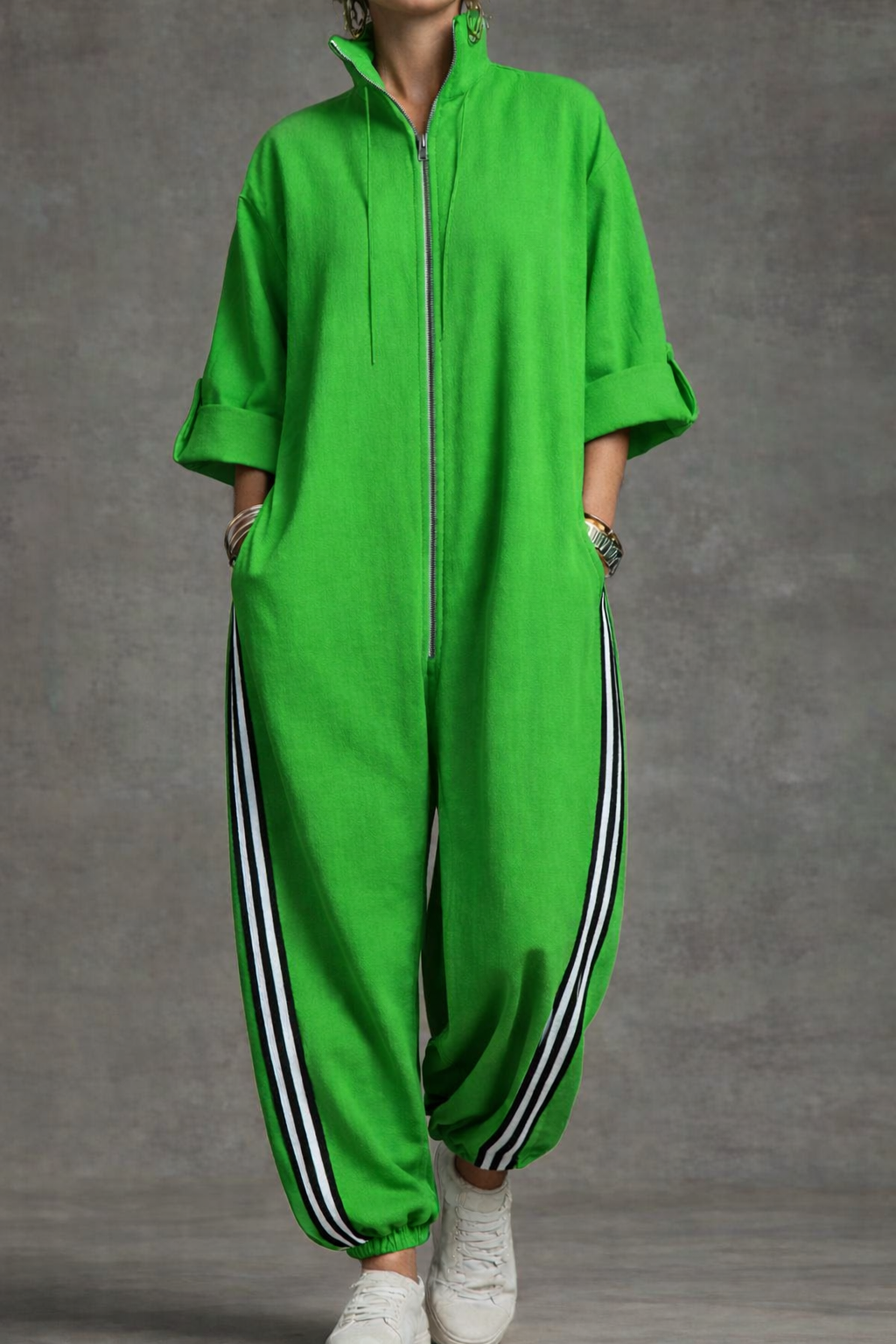 Mono deportivo a rayas con cremallera